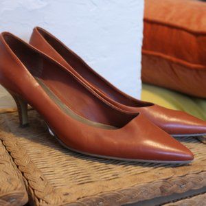 Brown leather kitten heel